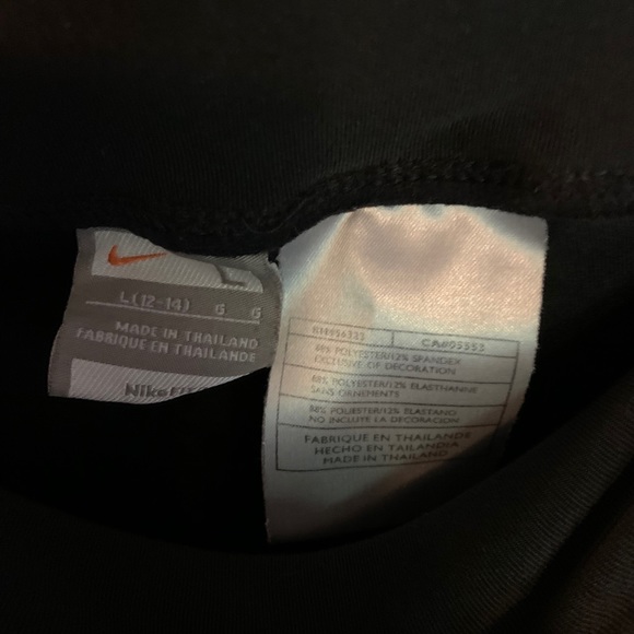 Nike women’s cropped leggings - Picture 2 of 3